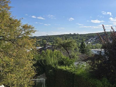 Attraktives Baugrundstück mit Blick u. älterem Fertighaus zum Entwickeln in Wiesbaden-Naurod