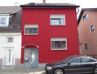Schön renovierte Doppelhaushälfte in VS-Schwenningen