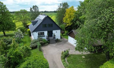 großzügiges Familienhaus, nahe der Stadt, in ländlicher Umgebung, mit weitem Horizont