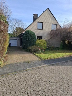 Freistehendes Einfamilienhaus mit Garage auf 635 m² großem Grundstück