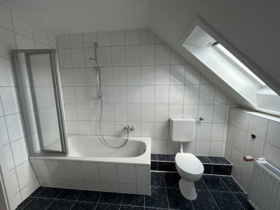 frisch renovierte 3-Zimmer-DG-Wohnung