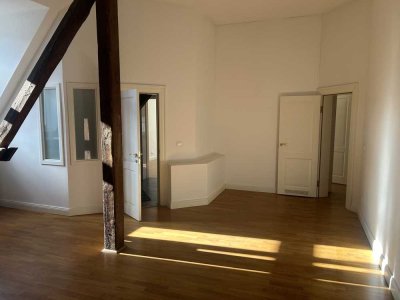 Helle 2,5-Zimmer Dachgeschosswohnung in Potsdam-Babelsberg Süd