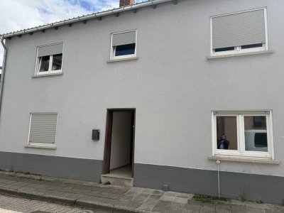 Haus 5 Zimmer Küche 2 Bäder kleiner Dachterasse in Pfeddersheim