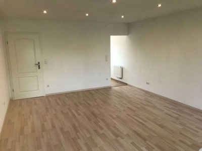 Sanierte, helle 1-Zi-KDB-Whg. mit Balkon und Einbauküche in RS Lennep