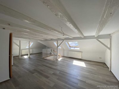 3,5-Zimmer-Dachgeschoss-Maisonettenwohnung mit Balkon in Zwickau-Oberplanitz zu vermieten!