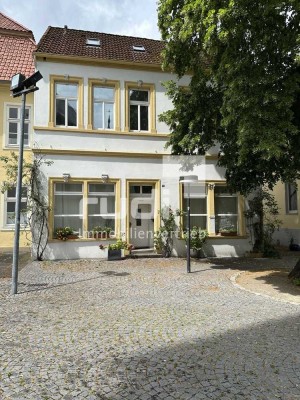Wohnen, Arbeiten, Wohlfühlen – Altbaujuwel mit Dachterrasse in Schloss Neuhaus