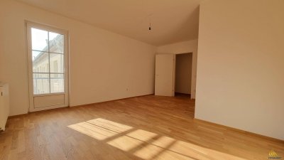 tolle 4 Zimmer Wohnung - teilsaniert - Einbauküche