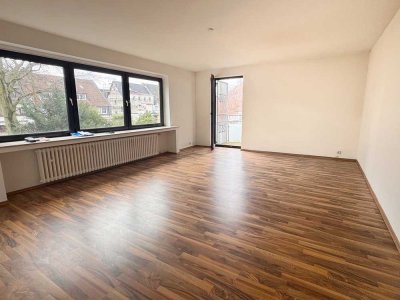Sanierte lichtdurchflutete 3,5 Zimmerwohnung mit Sonnen Balkon