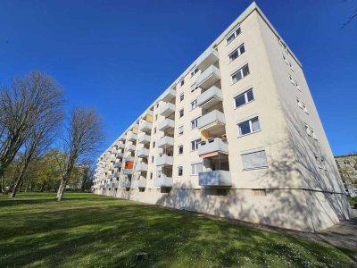 Seltene Gelegenheit: Frei werdende 3-Zi.-Wohnung mit Balkon, Aufzug & Garage – KA-Nordweststadt !