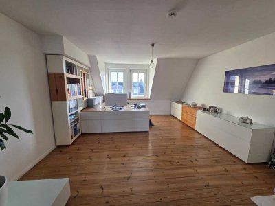 Top - geräumige Zwei-Zimmer Loft mit Seeblick, Garten und EBK