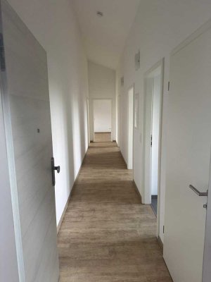 Helle 3-Zimmer-Dachgeschosswohnung mit gehobener Innenausstattung und Balkon in zentraler Eschweiler