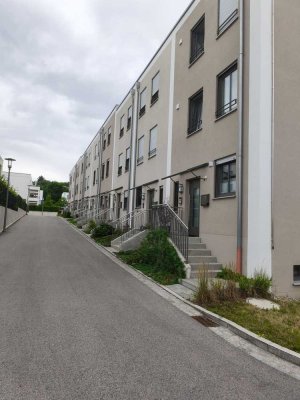 Schönes 5-Zimmer-Reihenhaus mit Einbauküche und großem Garten in Regensburg Brandberg-Keilberg