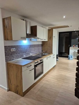 Schöne 1-Zimmer- DG-Wohnung mit großer Loggia in Uerdingen