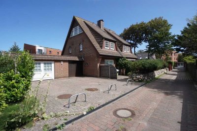 Westerland: Einzelhaus mit 5 Appartements, Garage und 3 Parkplätzen