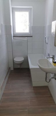 2-Raum-Whg., Bad mit Fenster, Badewanne incl. Dusche, neu renoviert / auch ALG I/II mögl.