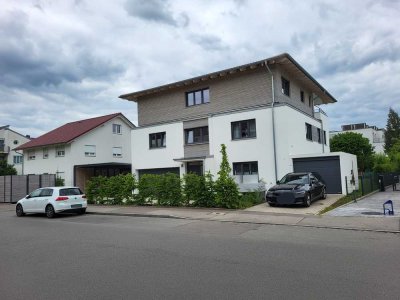 Modernes Penthouse in Augsburg: Erstklassiges Wohnen mit 3 Zimmern