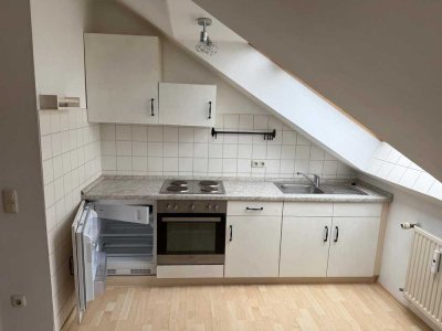 Schöne, helle, charmante 1-Zimmer-DG-Wohnung