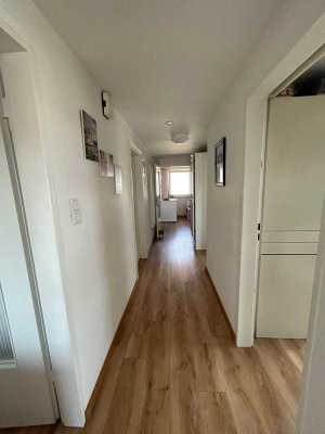 Modernisierte Wohnung mit vier Zimmern und Einbauküche in Rodenbach