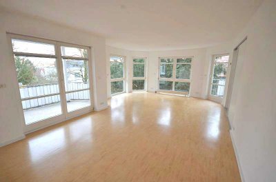 Großzügige 4-Zimmer-Wohnung mit Balkonen und Blick ins Grüne in Oberursel Maasgrund