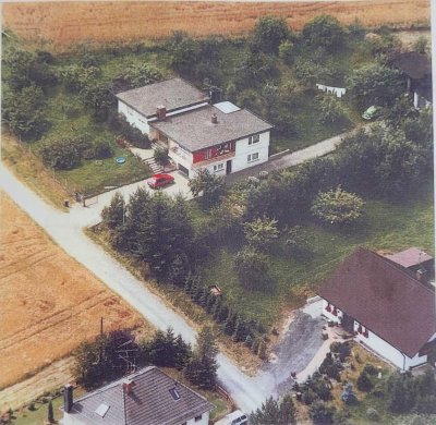 Einfamilienhaus mit Einliegerwohnung inkl. 1 Garagen und zusätzlicher Doppelgarage