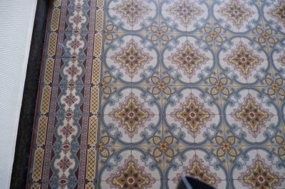 Jugendstil: Erstbezug nach Sanierung mit Balkon: Helle 3-Zimmer-DG-Wohnung mit geh. Innenausstattung