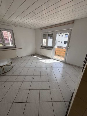 Einfamilienhaus in Großsachsenheim mit Garten , Garage, EBK & Balkon