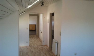 großzügige  helle 2,5-Zimmer-Wohnung zu vermieten