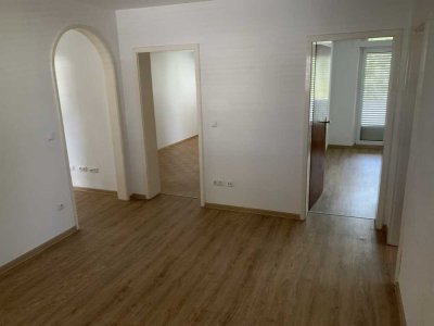 Renovierte 70 qm Wohnung mit Balkon und Küche