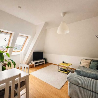 Kapitalanlage im Zentrum-Nord: Moderne Dachgeschosswohnung mit historischem Altbauflair  in Leipzig