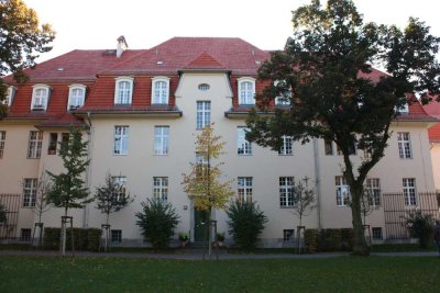 Stilvolle Altbauwohnung (101 m²) mit Wärmepumpe, Stellplatz & großem Keller – Berlin-Buch
