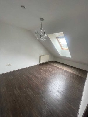 Helle 3-Zimmer Dachgeschosswohnung in 68782 Brühl