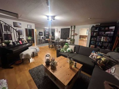 Elegante Maisonettewohnung mit Balkon und zusätzlicher Nutzfläche in Düsseldorf