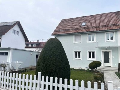 Top renovierte und sanierte Doppelhaushälfte mit Doppelgarage