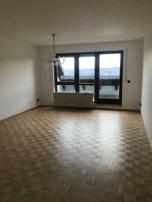Attraktive und modernisierte 3,5-Zimmer-Maisonette-Wohnung mit Einbauküche in Ansbach
