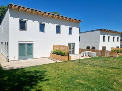 Nähe Wien - Exklusiver Wohngenuss in sonniger Ruhelage mit Garten, Terrasse und KFZ-Stellplätze