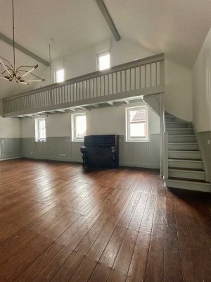 Charmante 3-Zimmer-Wohnung im historischen Tanzsaal