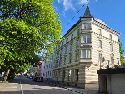 Renovierte Altbauwohnung mit Veranda in Seenähe