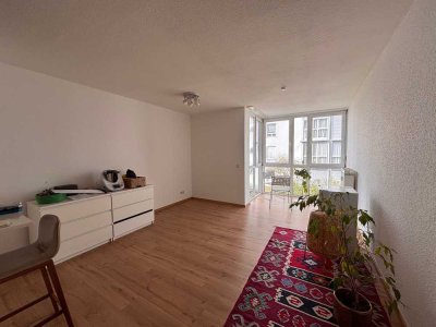 Gepflegte Wohnanlage Bj. 1994! Helle renovierte  2 ZKB - 54 m² mit EBK Wi-Südost € 217.000,-