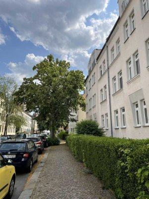Frisch renovierte 3 Raum Wohnung, neue EBK, Stellplatz, grüne Lage, perfekter Grundriss