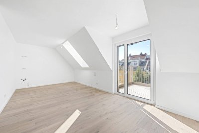 ZUM VERLIEBEN: EIN DACHGESCHOSS-TRAUM MIT BALKON