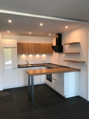 Moderne, sonnige 2 Zimmer Wohnung mit großer Dachterasse, Provisionsfrei.