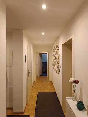 Schöne und neuwertige 3,5-Zimmer-EG-Terrassenwohnung mit geh. Innenausstattung mit Balkon und EBK