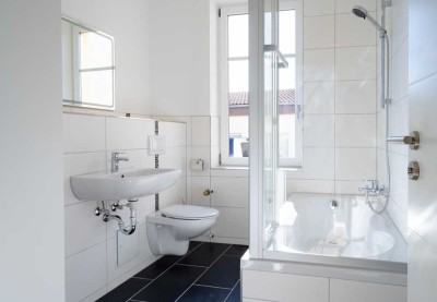 Freundliche 2-Raumwohnung * HP * PKW-SP * Terrasse * Tageslichtbad mit Wanne * zentral * TOP *