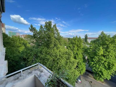 Altbauwohnung mit 3 Balkonen
