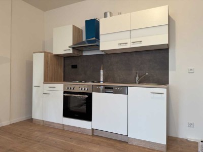 Erstbezug nach Komplettrenovierung, inkl. neuer EBK, Erdgeschosswohnung mit kleiner Terrasse