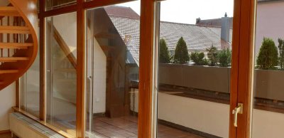 Helle 4-Zimmer-Wohnung auf 2 Ebenen mitten im Zentrum für max. eine Fam. mit 3 Personen