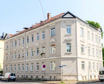 Große 2-Raum-Wohnung inklusive neuer EBK & Tageslichtbad mit Wanne