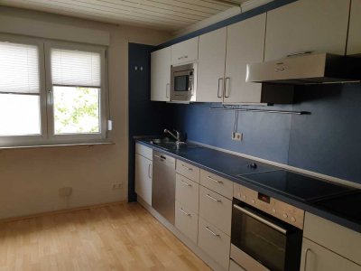 Schöne und modernisierte 5-Raum-Wohnung mit Einbauküche in Eberbach
