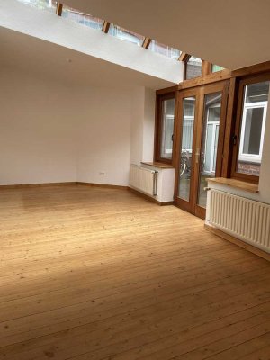 außergewöhnliches Haus mit Wintergarten - 3 Zimmer in bester Lage Burtscheids ab 01.07.2026