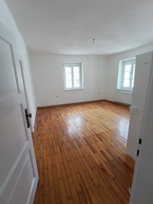 Erstbezug nach Sanierung mit EBK: Schöne 4-Raum-Wohnung in Passau